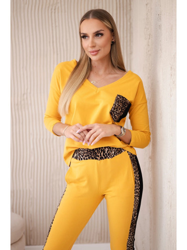 Set with a mustard panther motif