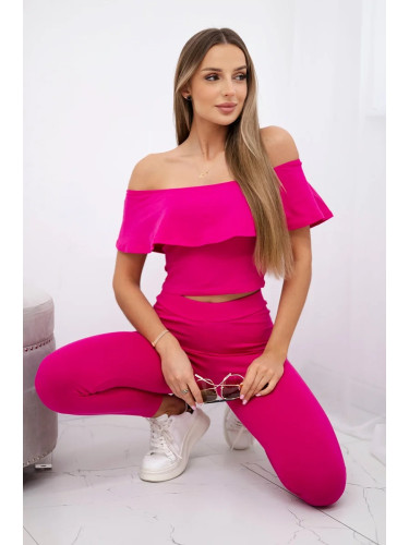 Set with fuchsia ruffle