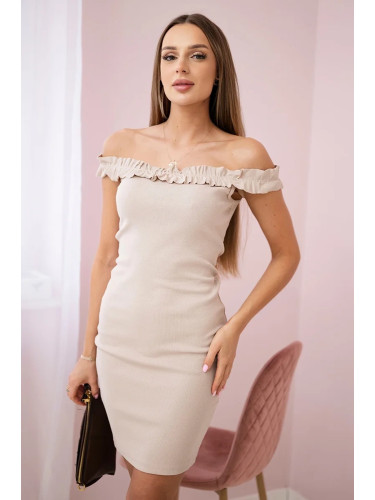 Shoulder dress with frills beige