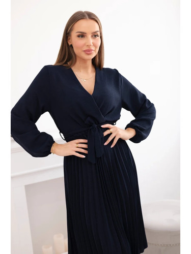Kesi Włoski Dress tied with a pleated hem navy blue