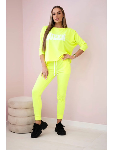 Set with yellow neon Queen print
