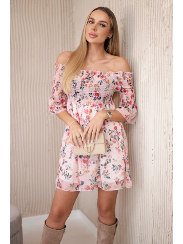 Shoulder dress with floral pattern powder pink