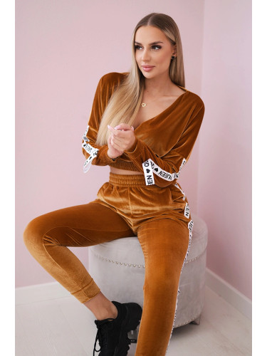 Velour set with Queen camel inscription