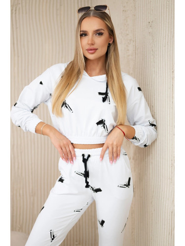 Set with printed white pistols