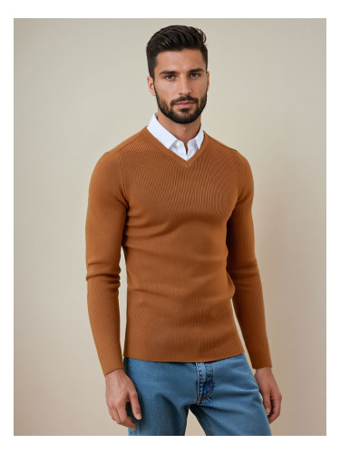 Мъжки пуловер с V-образно деколте