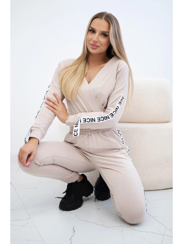 Set with decorative stripes in beige color