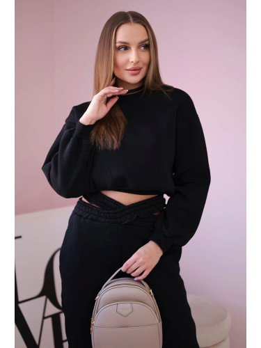 Insulated set with a short black sweatshirt