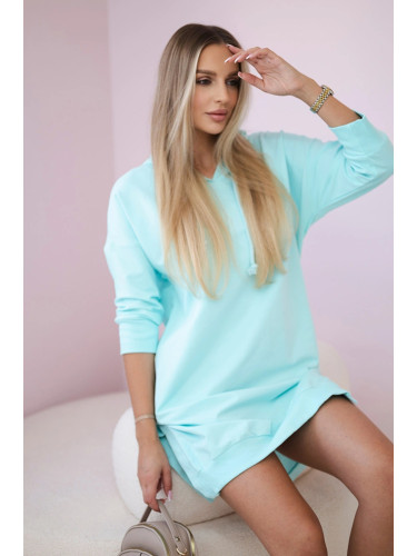 Dress with a hood and a longer back mint