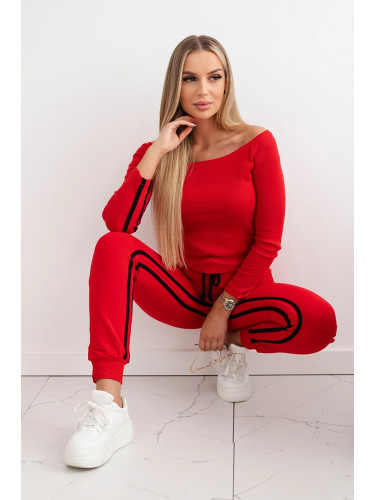 Set with double red stripe