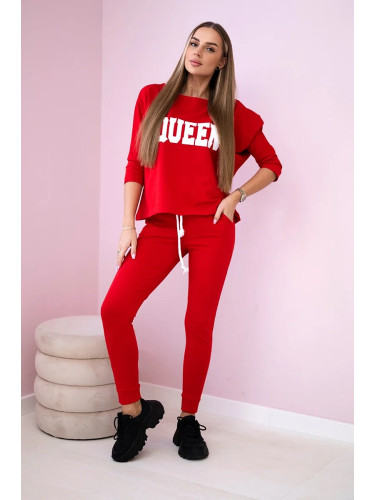 Set with red Queen print