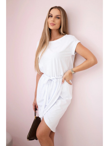 Tied dress with a clutch bottom white