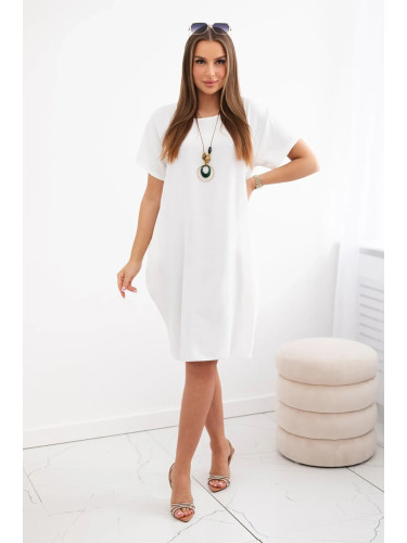 Dress with pockets and ecru pendant
