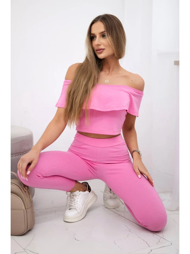 Set with a light pink ruffle