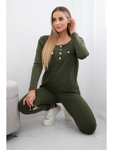 Set with a khaki-coloured press stud neckline