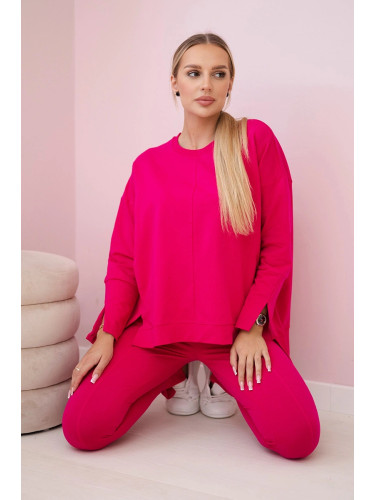 Complete with an oversized blouse in fuchsia color