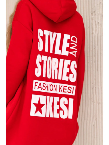 Reinforced sweatshirt with a long back and hood in red