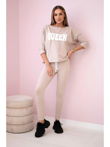 Set with beige Queen print