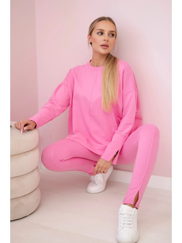 Complete with an oversized blouse in light pink color