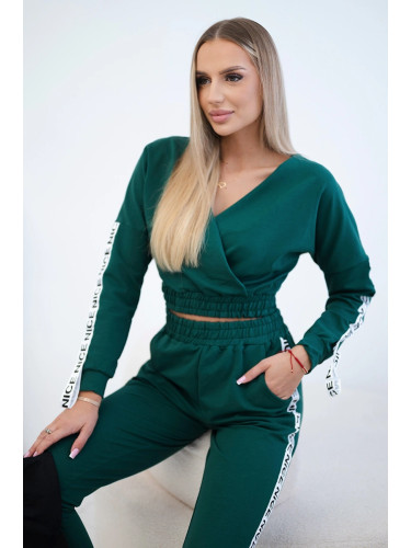 Set with decorative stripes green