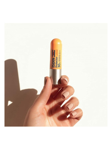 Протектор за Устни Isdin 690013544