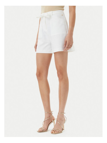 Guess Шорти от плат W5GD0I WH9Y2 Бял Loose Fit