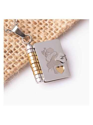 Колие книга „Любима моя“ – послание, което се носи близо до сърцето