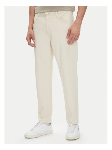 Mustang Дънки Denver 1016435 Екрю Tapered Fit