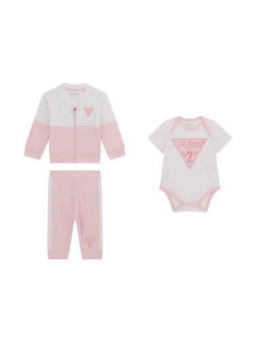 Бебешки комплект от три части в светлорозов цвят с лого Guess