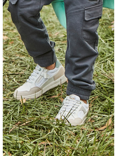 Детски кецове в бяло и бежово Mayoral