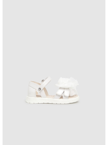 Бебешки кожени сандали с обемна панделка в бял цвят Mayoral