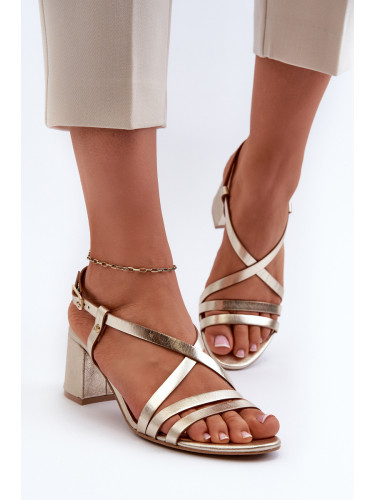 Велурени сандали с нисък ток Maciejka