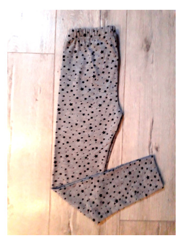 Детски клин в сиво на звезди в черно