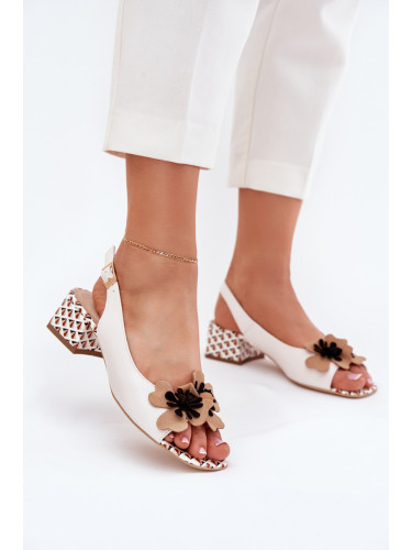 Laura Messi Кожени дамски сандали на ток с декоративно цвете Лаура Меси 2973 бели