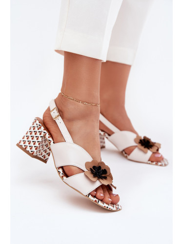 Laura Messi Кожени дамски сандали на токчета с цветя Лаура Меси 2950 бели