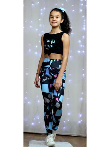 Детски къс потник в черно със сърце 