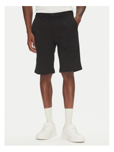 Lindbergh Шорти от плат 30-506062 Черен Regular Fit