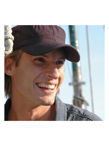 Шапка в армейски стил 