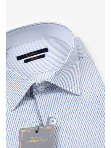 Светлосиня риза с деликатен геометричен десен