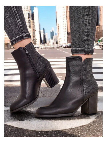 Resti Women's ankle boots on a post Abinom