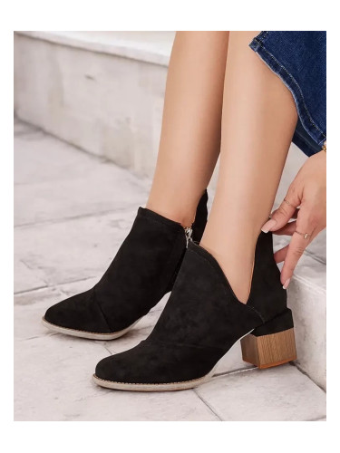 Resti Black women's insulated boots on a brown Karela post - Footwear