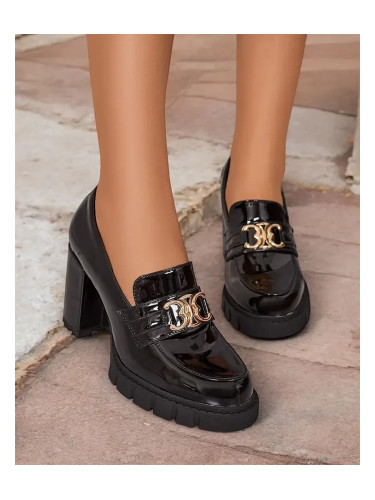 Resti Elegant women's moccasins on a post Jozii