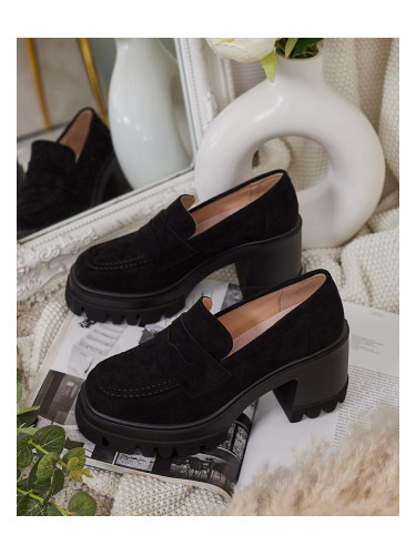 Resti Women's moccasins on a post Narvoti