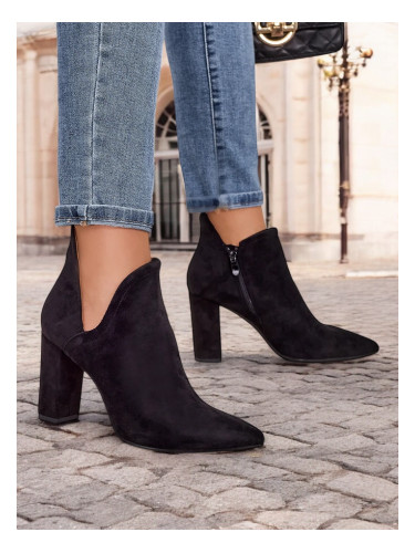Resti Black boots with cut from Alania - Footwear