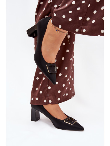 Boto Чехли на ток с декоративна катарама черни Серива