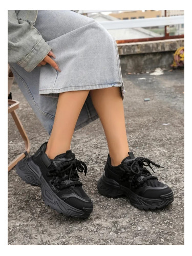 Resti Women's sporty sneakers on a thicker sole Loness