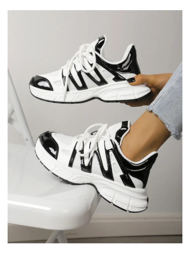 Resti Women's sporty sneakers on a thicker sole Loness
