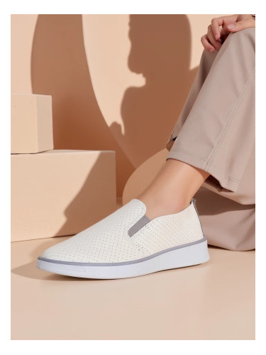 Resti Women's perforated sports shoes Musio