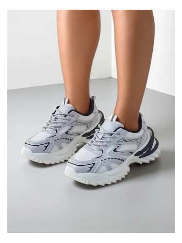 Resti Women's sports sneakers on a thicker sole Nettes