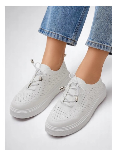 Resti Women's perforated laced sports shoes Vaned