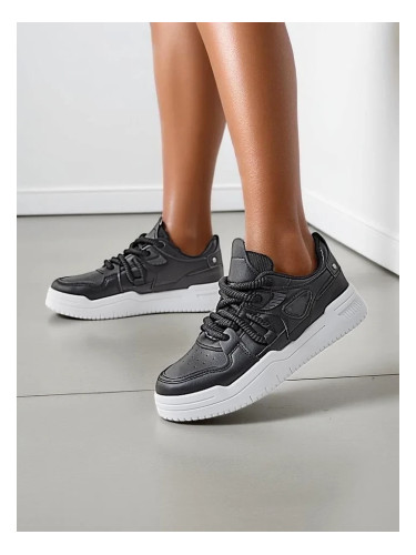 Resti Women's sporty sneakers on a thicker sole Uanes